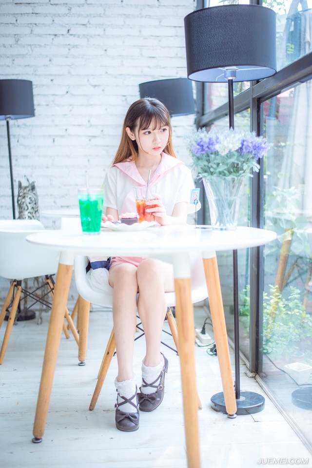 善良给对了人，会对你感恩；善良给错了人，会让你寒心。心软给对了人，会对你情深；心软给错了人，会让你痛心。宽容给对了人，会对你热忱；宽容给错了人，会让你窝心。